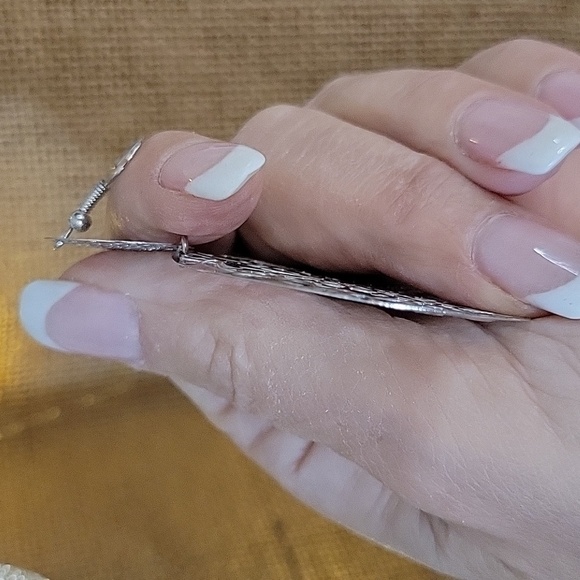 WHISPER WEIGHT CUT MEDALLION EARRINGS - Picture 7 of 8